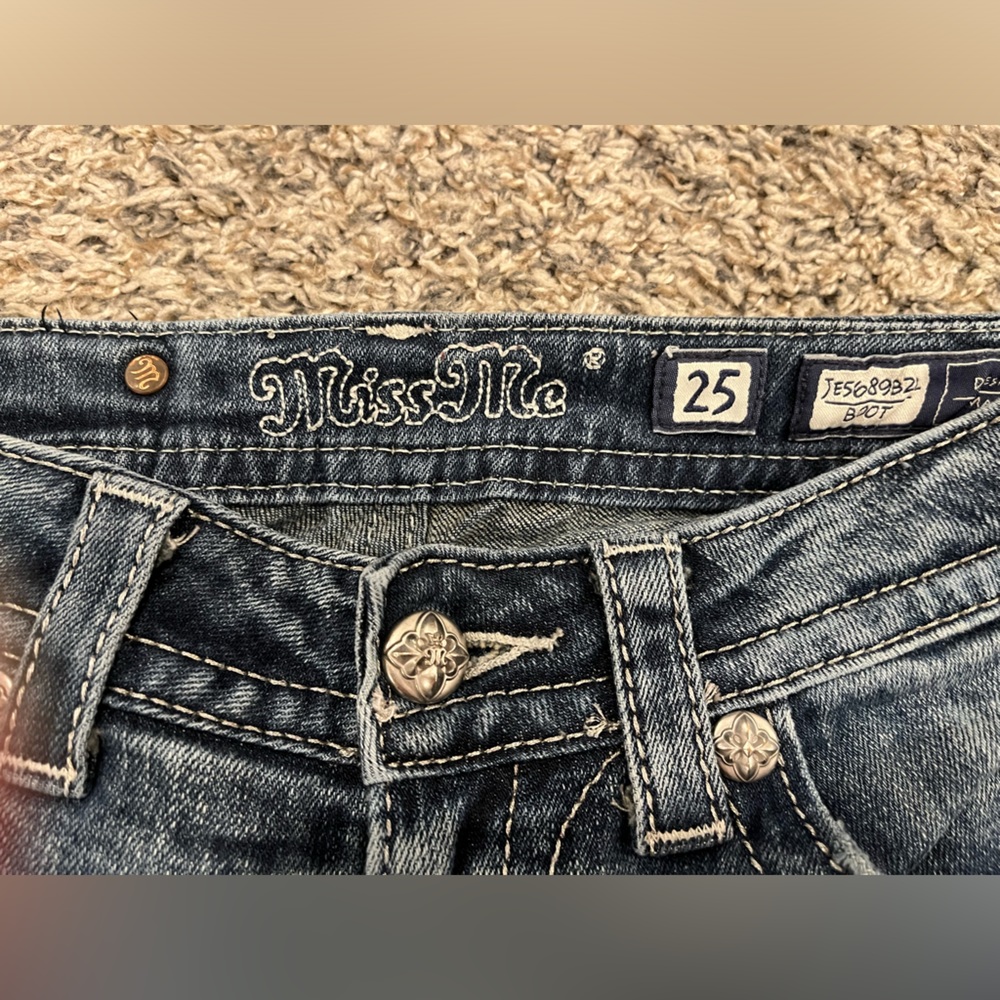 Miss Me Buckle Womens jeans. Size 25 Regular. Boot cut. - Picture 4 of 4